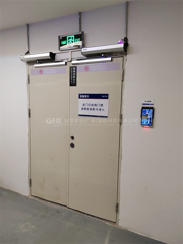 電動閉門器聯動門禁人臉識別