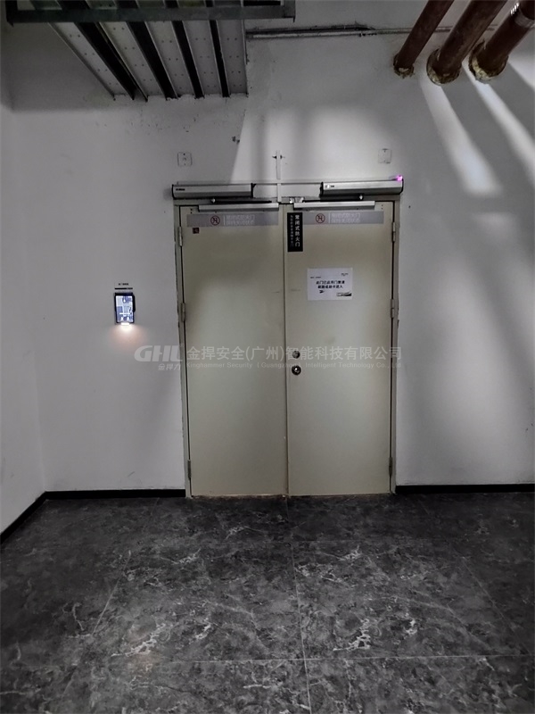 語音智能電動閉門器智能