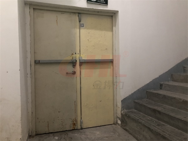 福州萬達廣場安裝金捍力推桿鎖