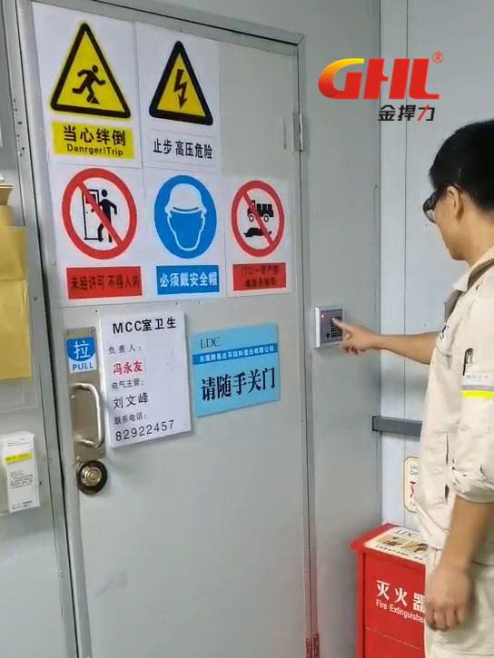 電動推桿鎖聯動門禁使用